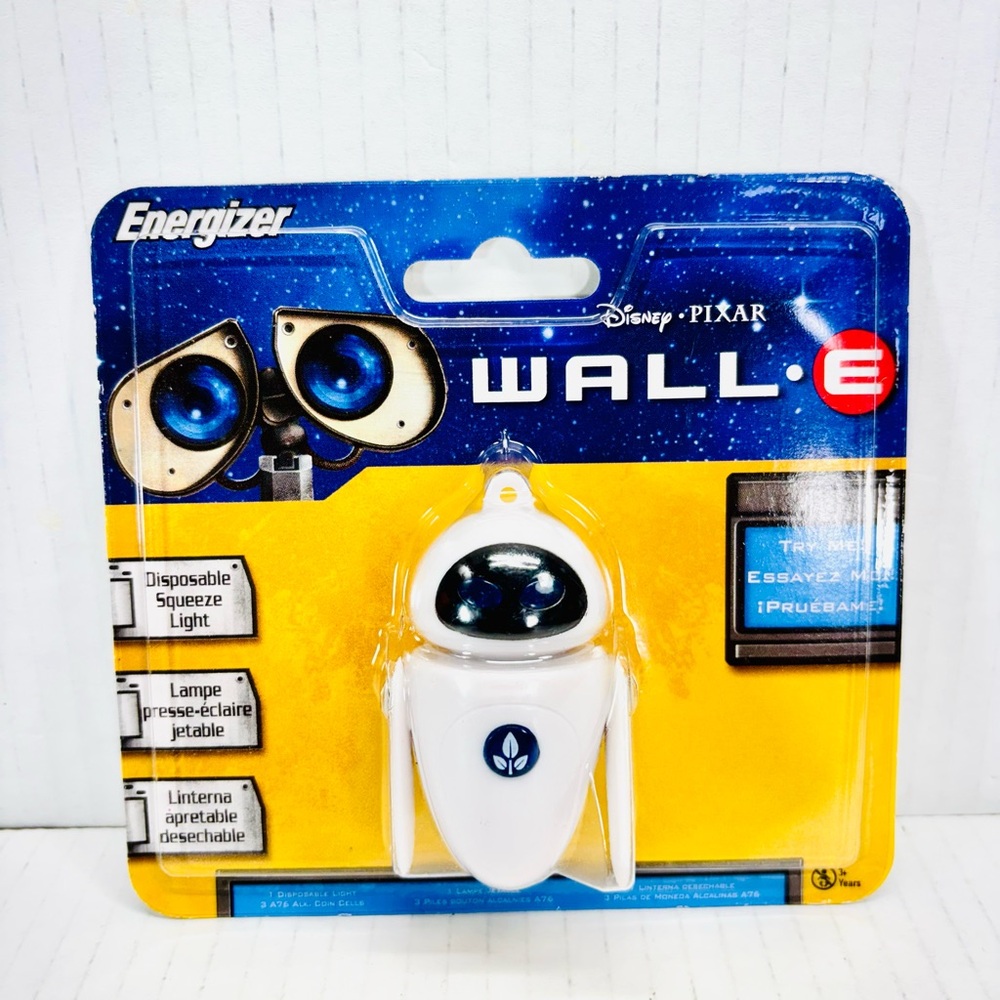 New Sealed On Card Energizer Disney/Pixar Wall-E Disposable Squeeze Light